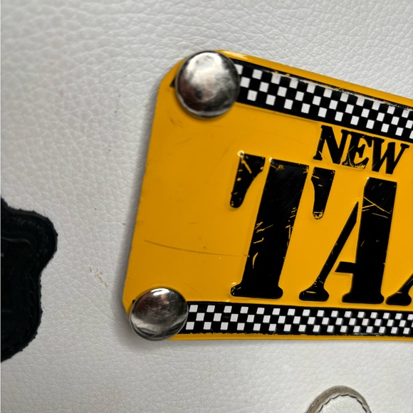 NYC TAXI (GFW)  white messenger  bag  flap over tote, laptop bag, casual bag - Picture 5 of 16